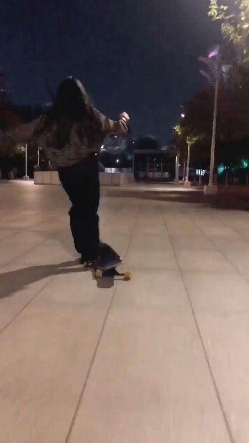 溜滑板视频,惊险刺激的溜板瞬间回顾