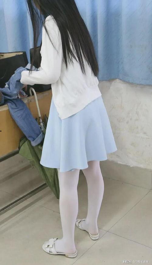 白丝袜00小学女生图片,00后小学女生白丝袜风采