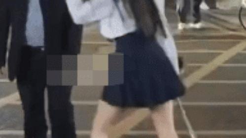 美女用丝袜脚踩男人,激情四溢的诱惑瞬间