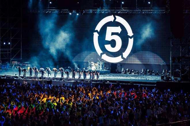 明星演唱会赚钱吗